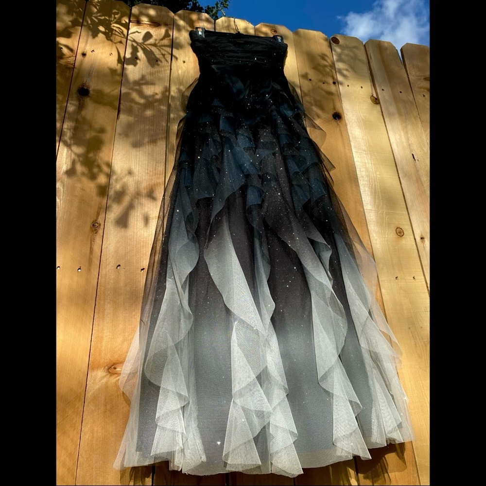 BLACK & WHITE OMBRÉ SPARKLY PROM DRESS - Picture 7 of 7